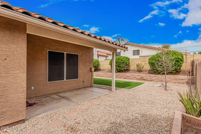 $2,100 | 7568 West Kerry Lane, Glendale, AZ 85308