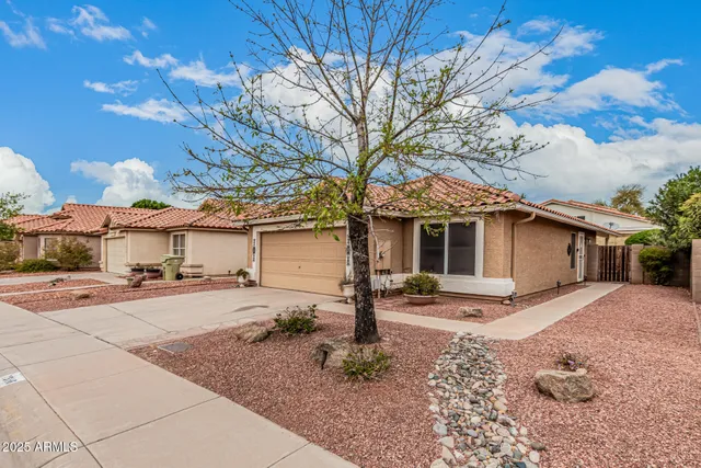 $2,100 | 7568 West Kerry Lane, Glendale, AZ 85308