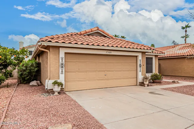 $2,100 | 7568 West Kerry Lane, Glendale, AZ 85308