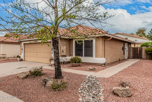 $2,100 | 7568 West Kerry Lane, Glendale, AZ 85308