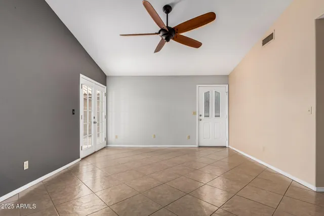 $2,100 | 7568 West Kerry Lane, Glendale, AZ 85308