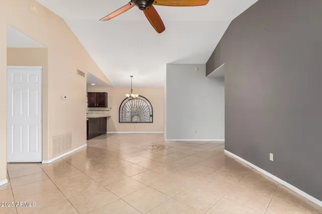 $2,100 | 7568 West Kerry Lane, Glendale, AZ 85308