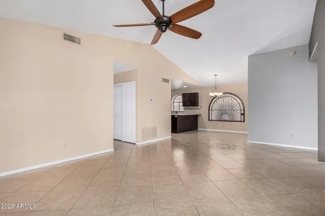 $2,100 | 7568 West Kerry Lane, Glendale, AZ 85308