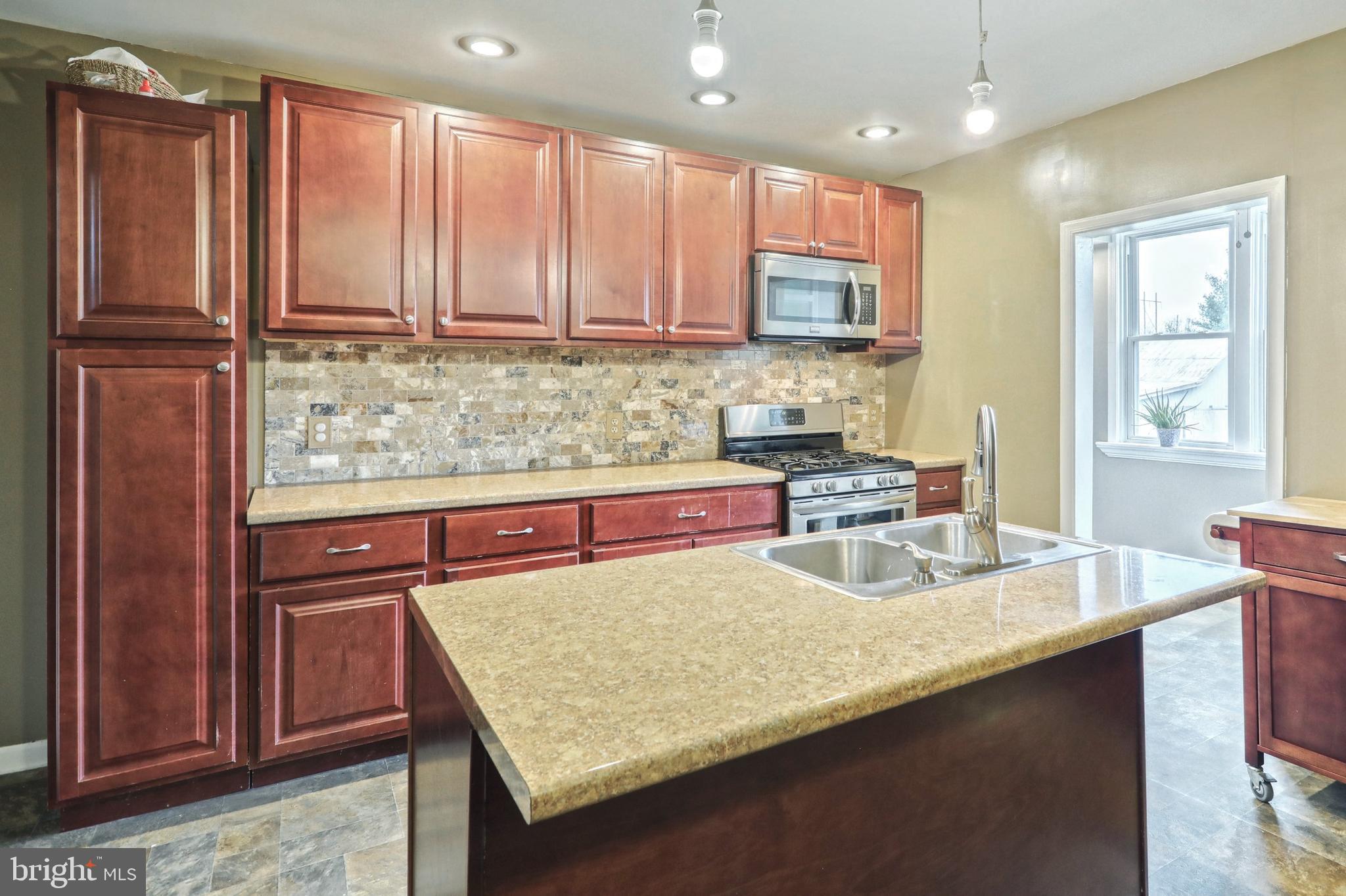876 Stoverstown Road York, PA 17408 - Photo 10 of 29
