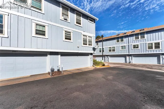 $325,000 | 2661 Hatch Circle, Colorado Springs, CO 80918