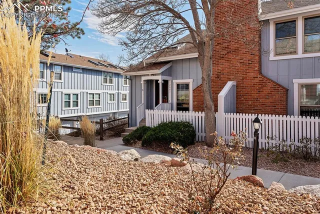 $325,000 | 2661 Hatch Circle, Colorado Springs, CO 80918