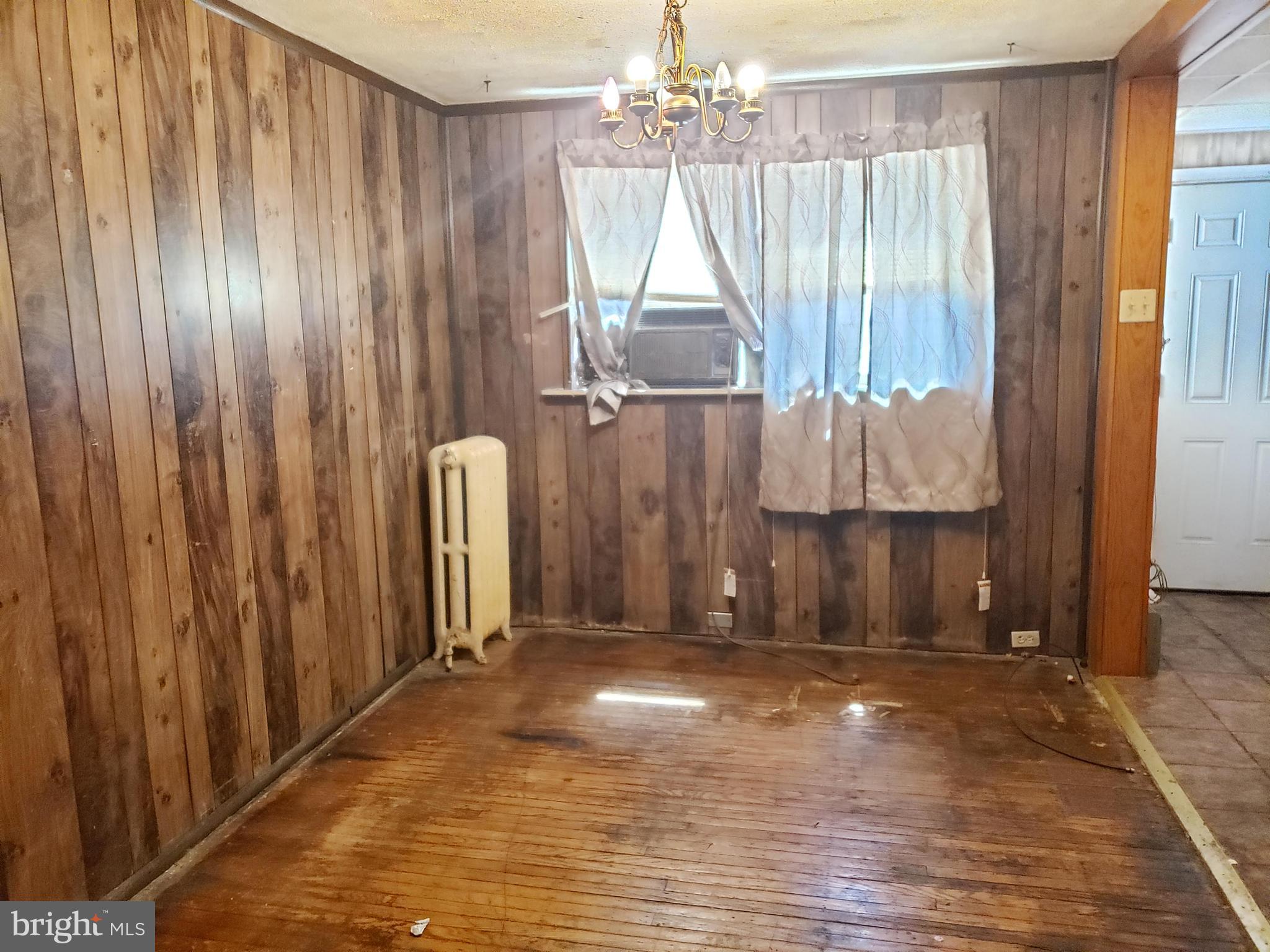 642 Copley Road Upper Darby, PA 19082 - Photo 4 of 19