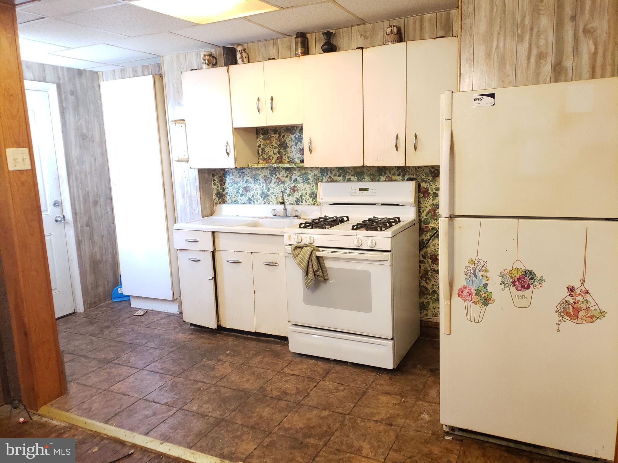 642 Copley Road Upper Darby, PA 19082 - Photo 5 of 19