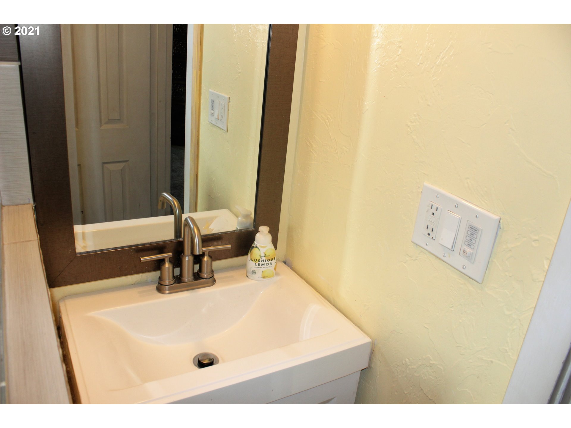 1361 S Street Springfield, OR 97477 - Photo 14 of 32