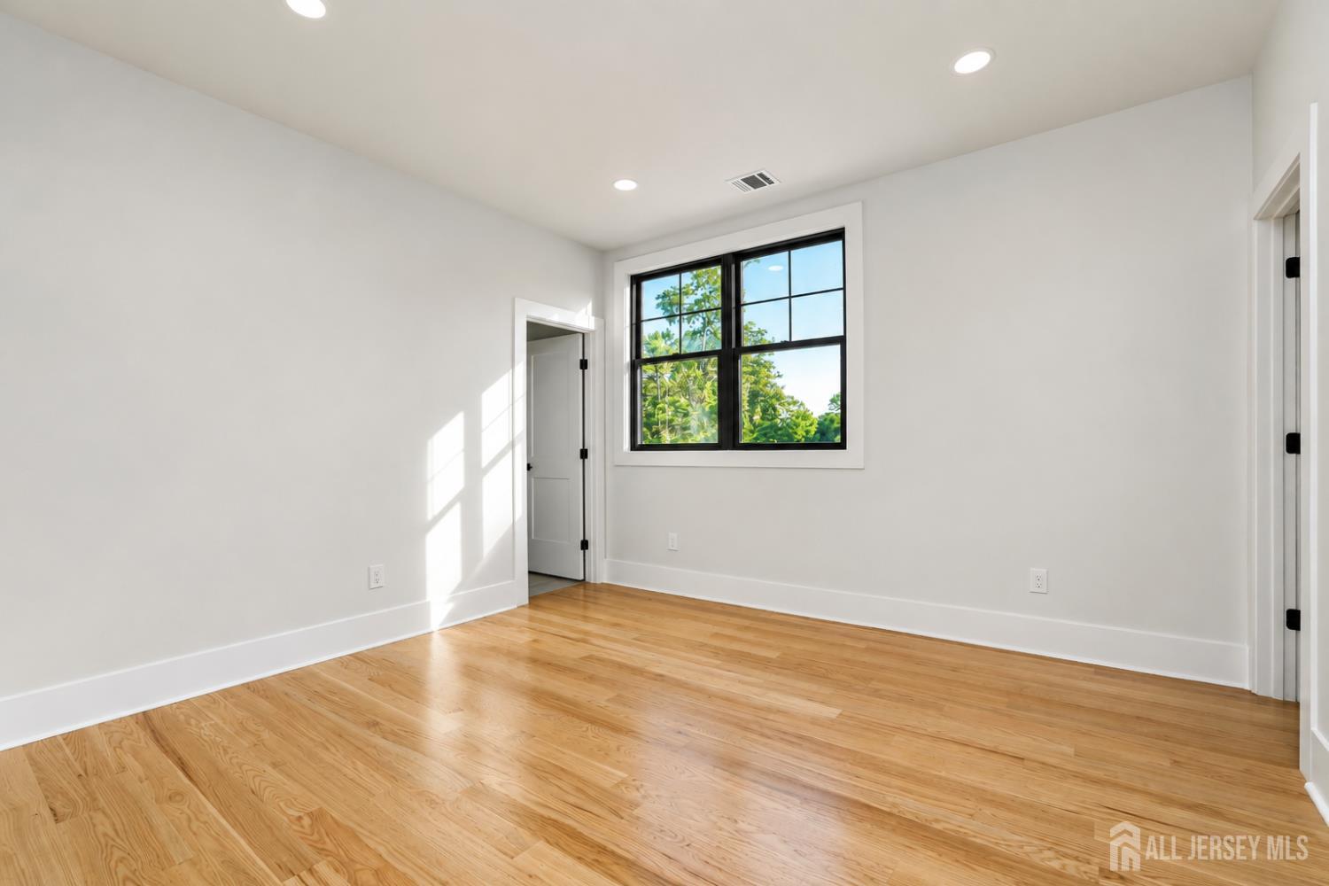 1684 Frank Street Edison, NJ 08820 - Photo 35 of 41