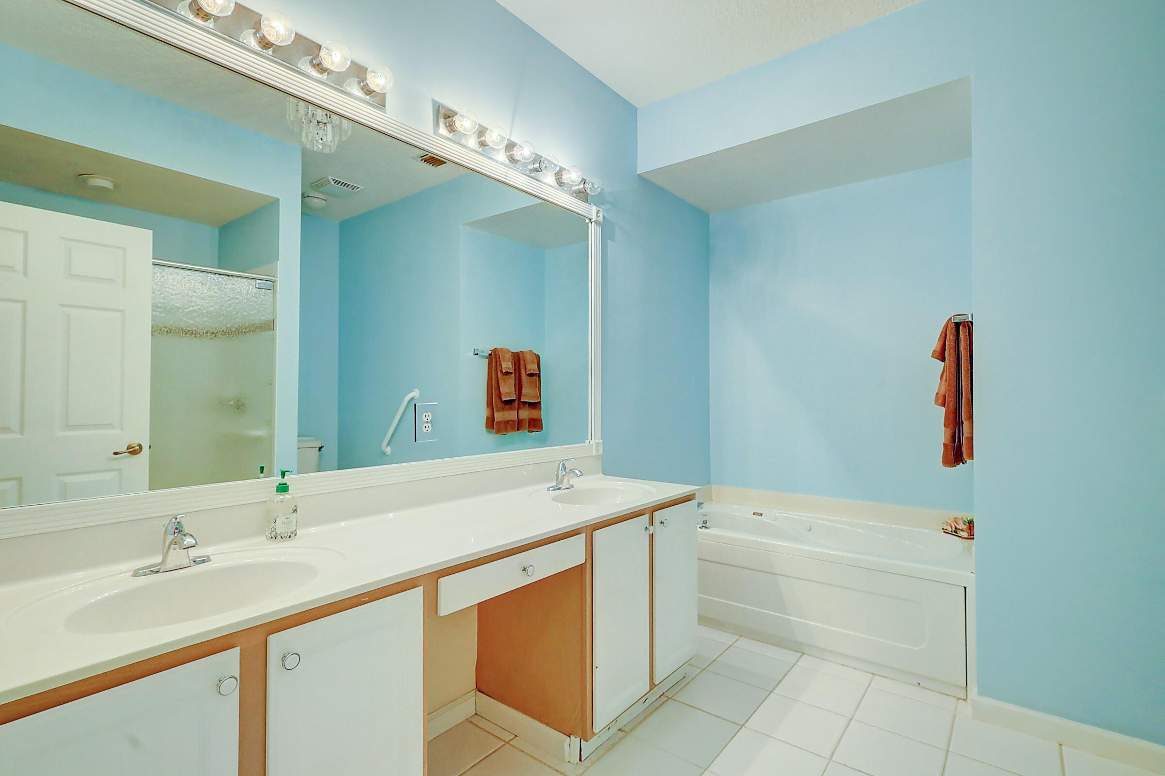 6788 Southeast Warwick Lane Stuart, FL 34997 - Photo 19 of 40 Master Bath