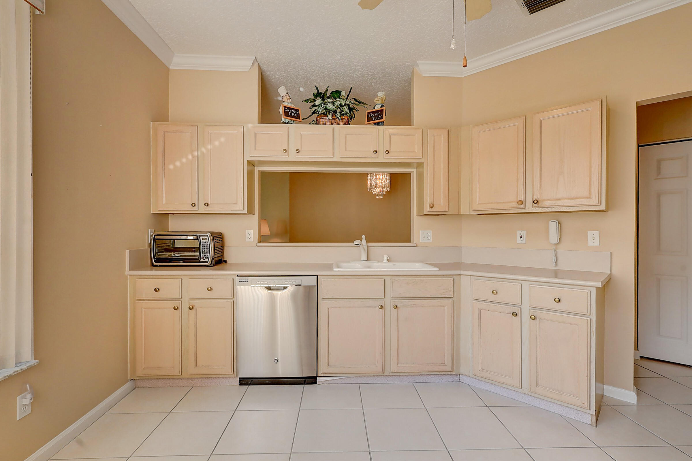6788 Southeast Warwick Lane Stuart, FL 34997 - Photo 10 of 40 Kitchen