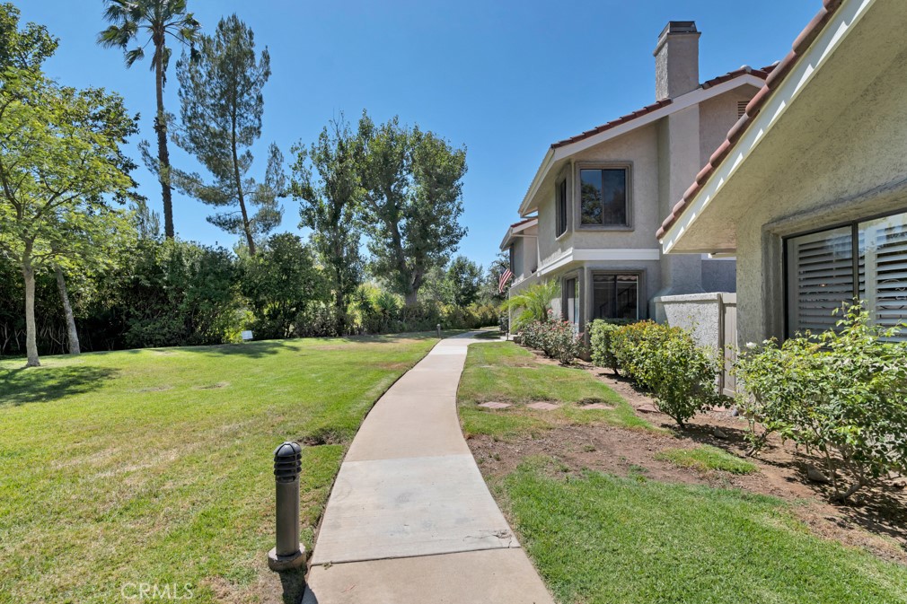 905 Thistlegate Road Oak Park, CA 91377 - Photo 29 of 34