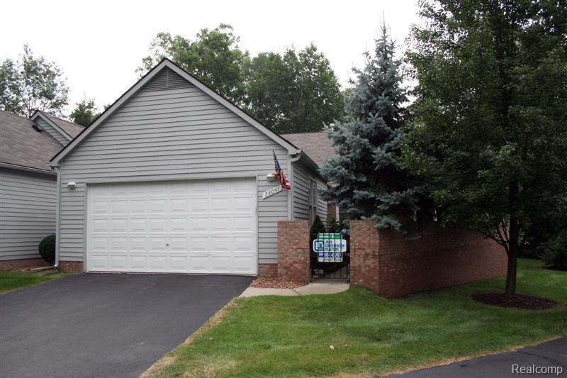 23047 Farmington Road, Unit 29 Farmington, MI 48336 - Photo 1 of 21 Exterior Front