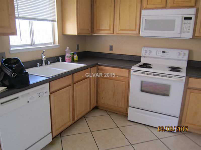 541 Chandler Street Henderson, NV 89014 - Photo 7 of 24 Kitchen.