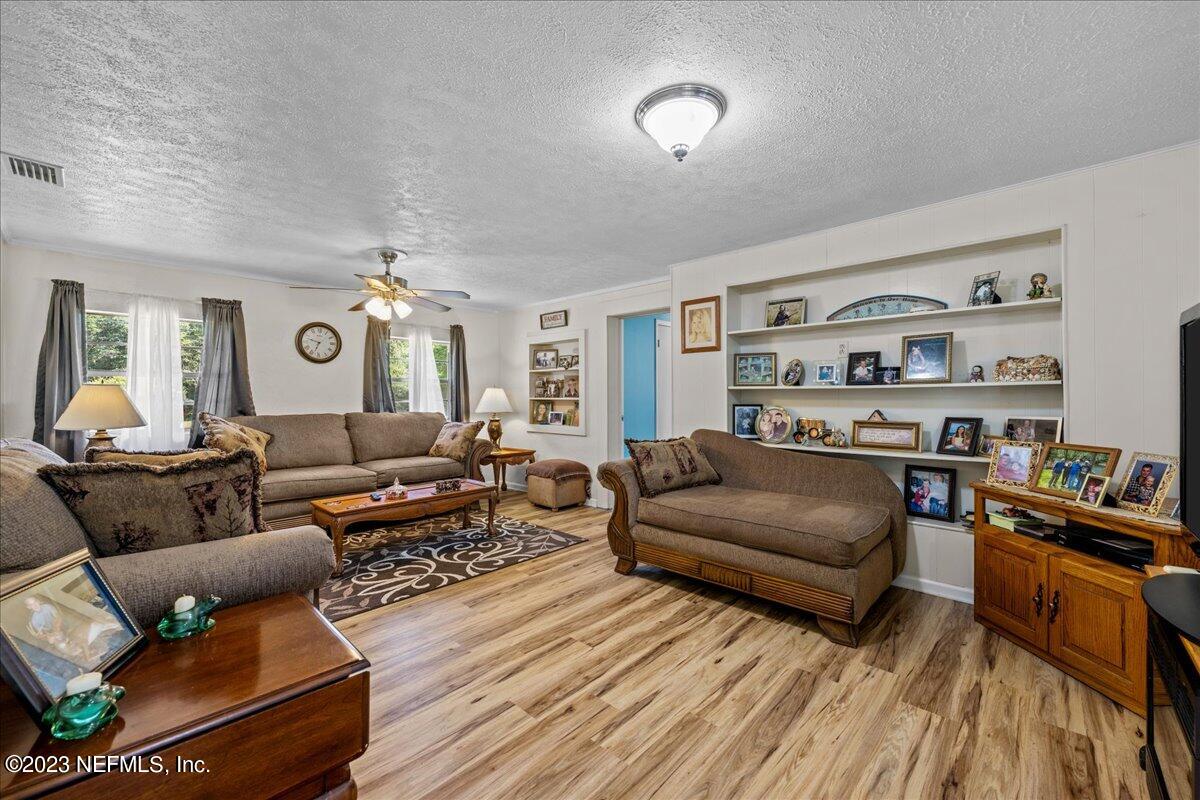 208 Tinsley Road Florahome, FL 32140 - Photo 13 of 71 a living room with furniture and wooden floor