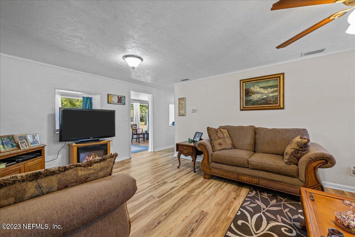 208 Tinsley Road Florahome, FL 32140 - Photo 14 of 71 a living room with furniture and a flat screen tv