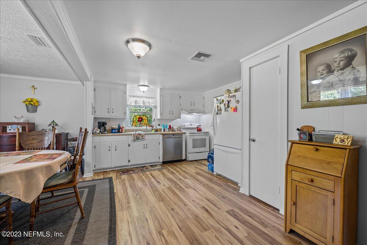 208 Tinsley Road Florahome, FL 32140 - Photo 15 of 71 a view of kitchen with wooden floor