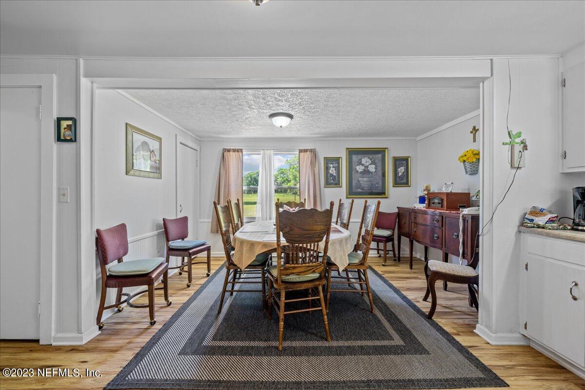 208 Tinsley Road Florahome, FL 32140 - Photo 17 of 71 a living room with furniture and a window