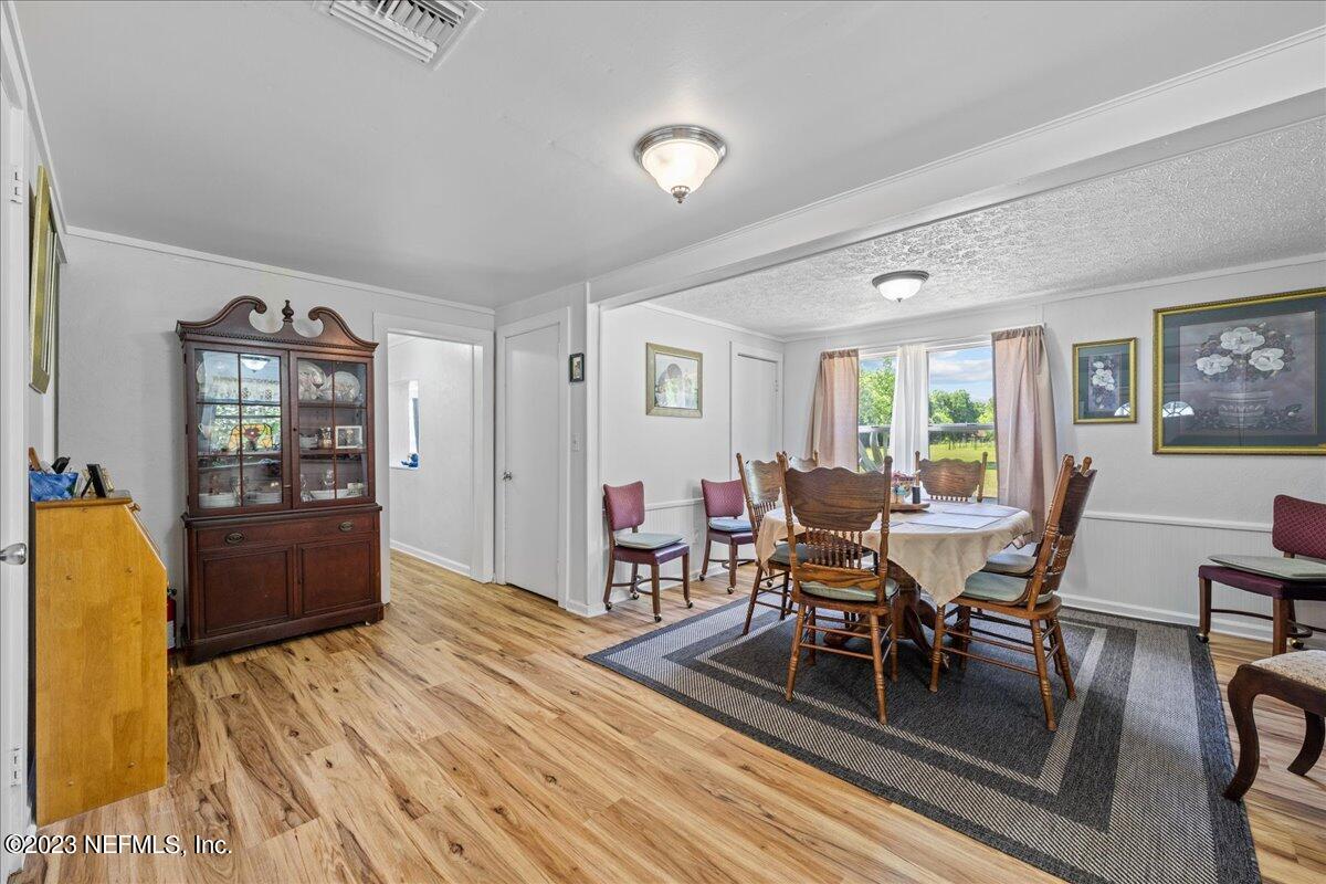 208 Tinsley Road Florahome, FL 32140 - Photo 18 of 71 a living room with furniture and wooden floor