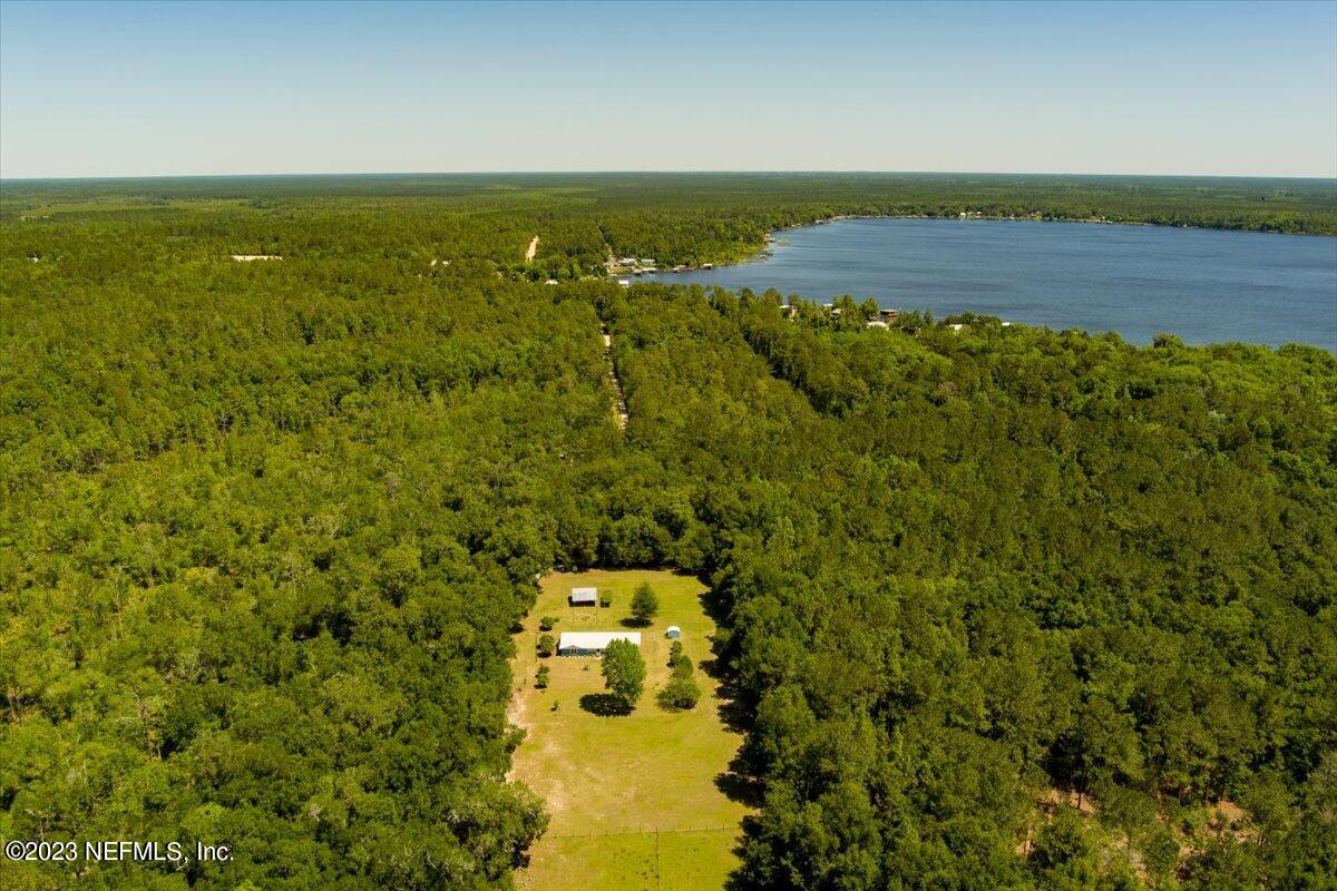 208 Tinsley Road Florahome, FL 32140 - Photo 25 of 71 a view of an ocean from a balcony