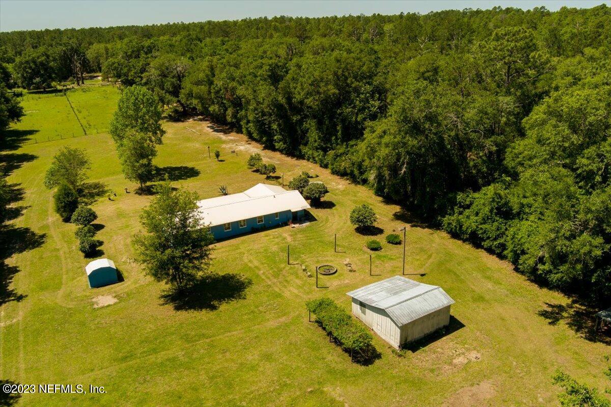 208 Tinsley Road Florahome, FL 32140 - Photo 27 of 71 a view of swimming pool with a yard