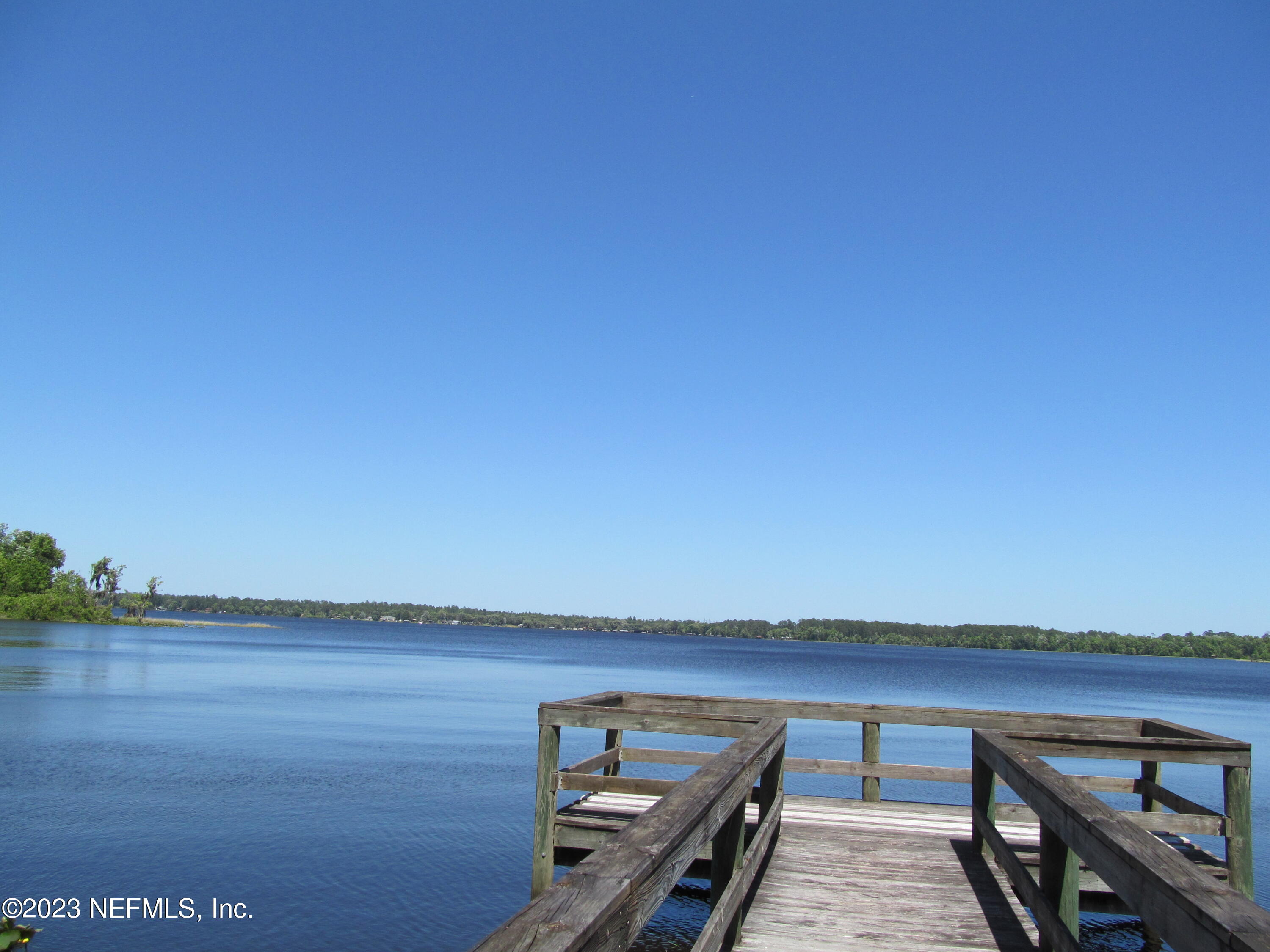 208 Tinsley Road Florahome, FL 32140 - Photo 49 of 71 a view of a terrace with seating area