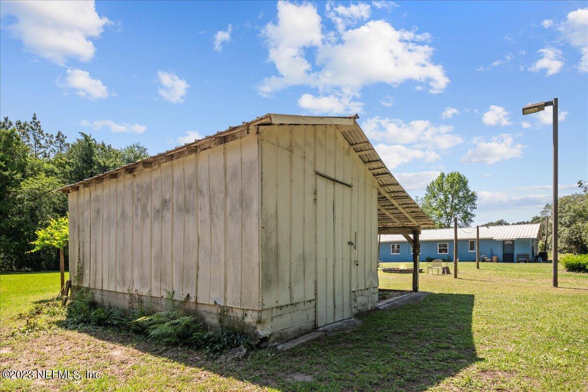 208 Tinsley Road Florahome, FL 32140 - Photo 9 of 71 a view of a back yard