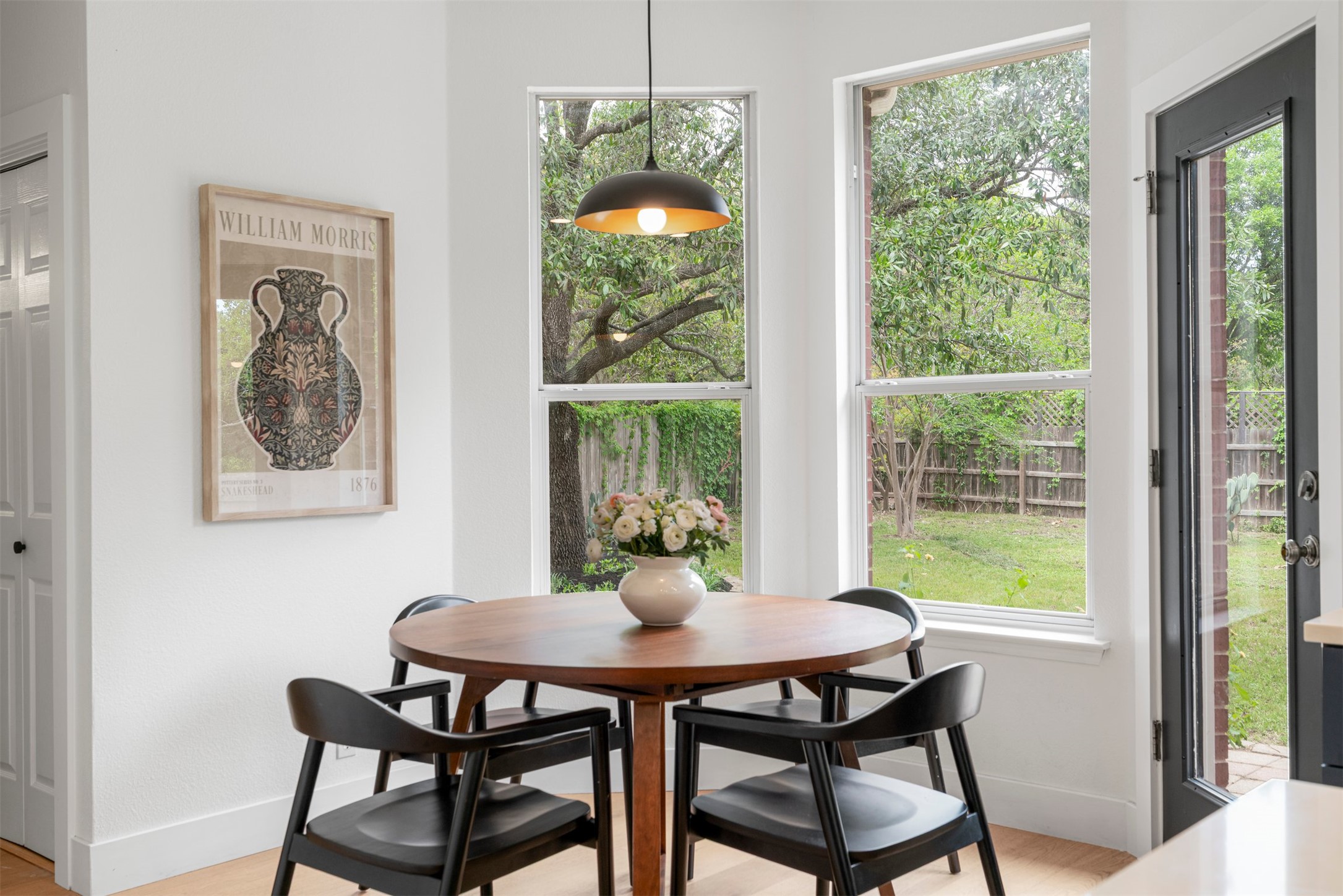 6804 Auckland Court Austin, TX 78749 - Photo 23 of 40 a view of a dining room with furniture window and outside view