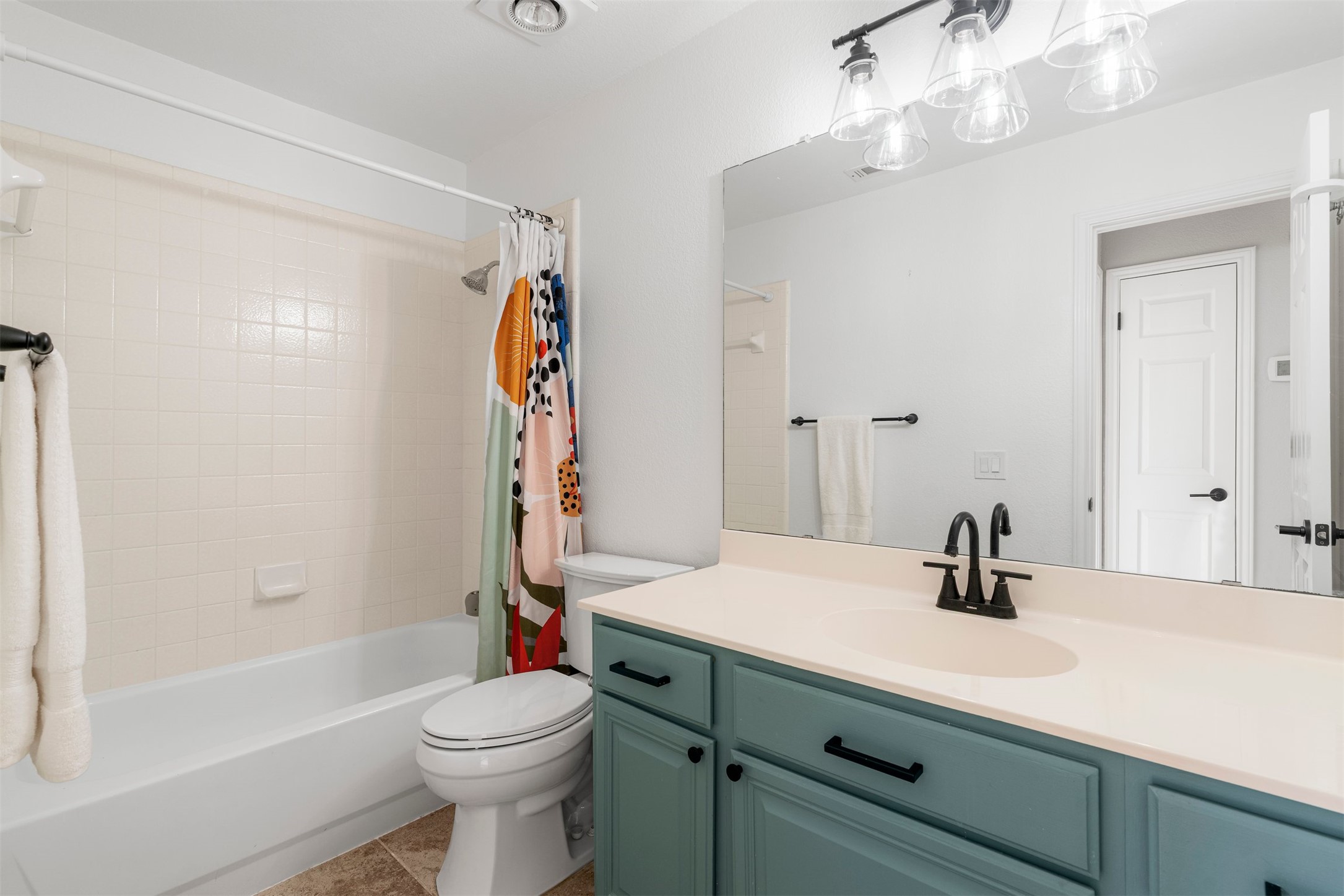 6804 Auckland Court Austin, TX 78749 - Photo 33 of 40 a bathroom with a sink a toilet and shower