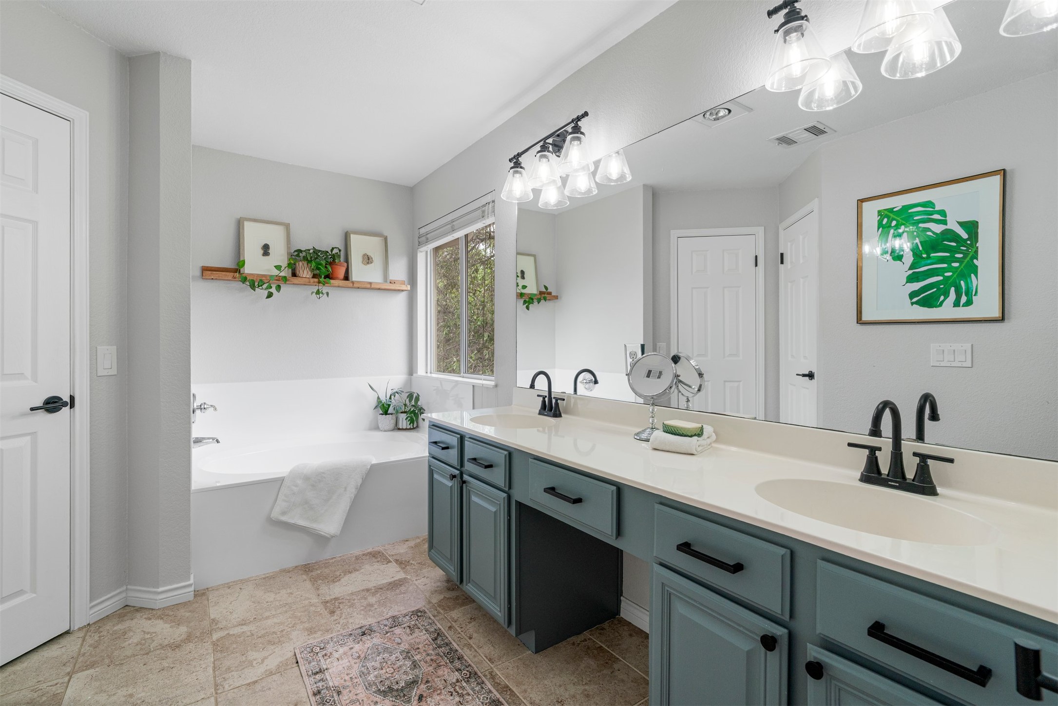 6804 Auckland Court Austin, TX 78749 - Photo 8 of 40 a spacious bathroom with a double vanity sink mirror and bathtub