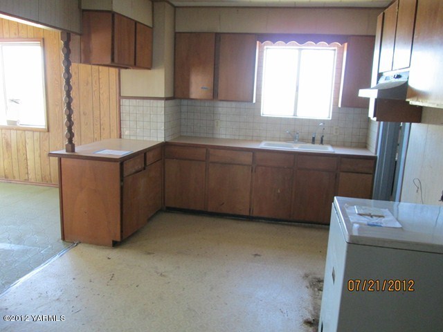 4041 Harrah Drain Road Toppenish, WA 98948 - Photo 8 of 11 a kitchen with stainless steel appliances granite countertop a sink stove and refrigerator