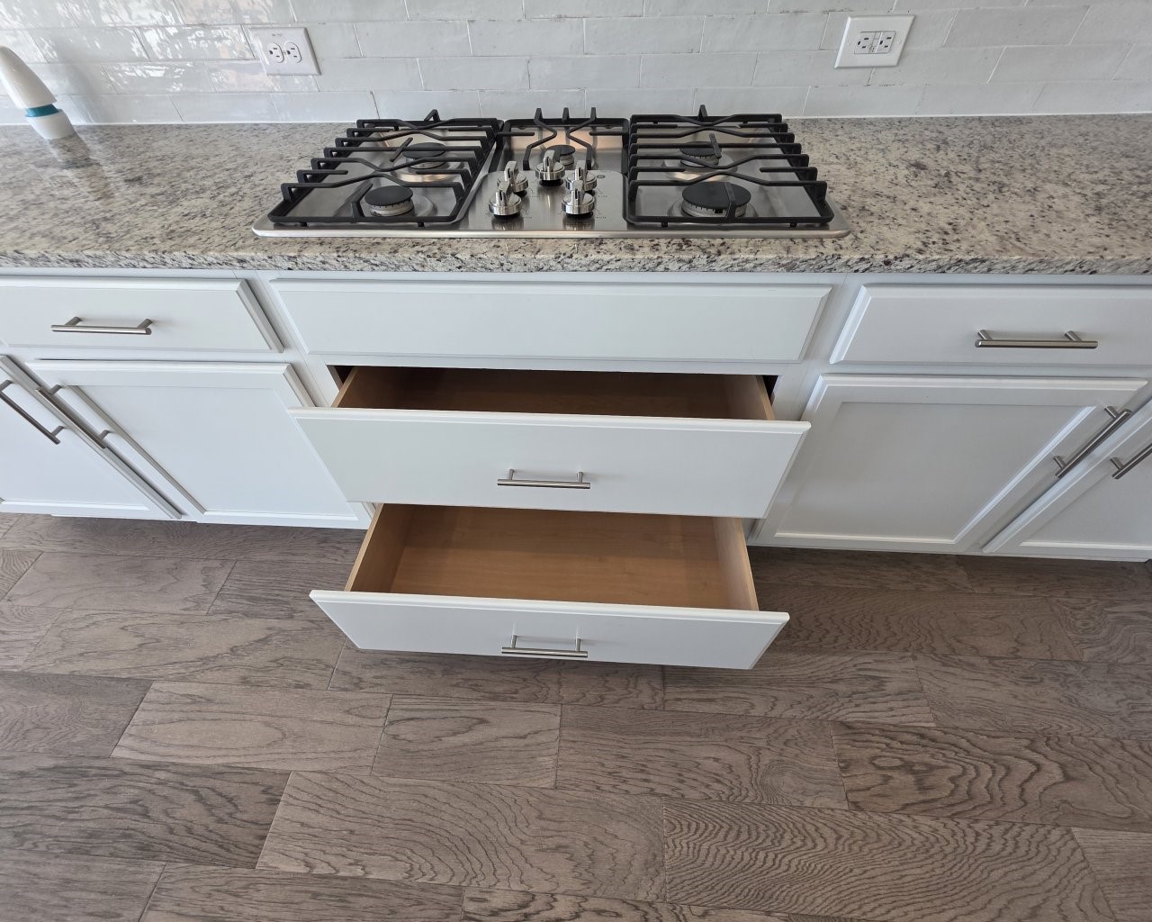 839 Lakeland Circle Rosharon, TX 77583 - Photo 5 of 30 Lots of room for pots & pans