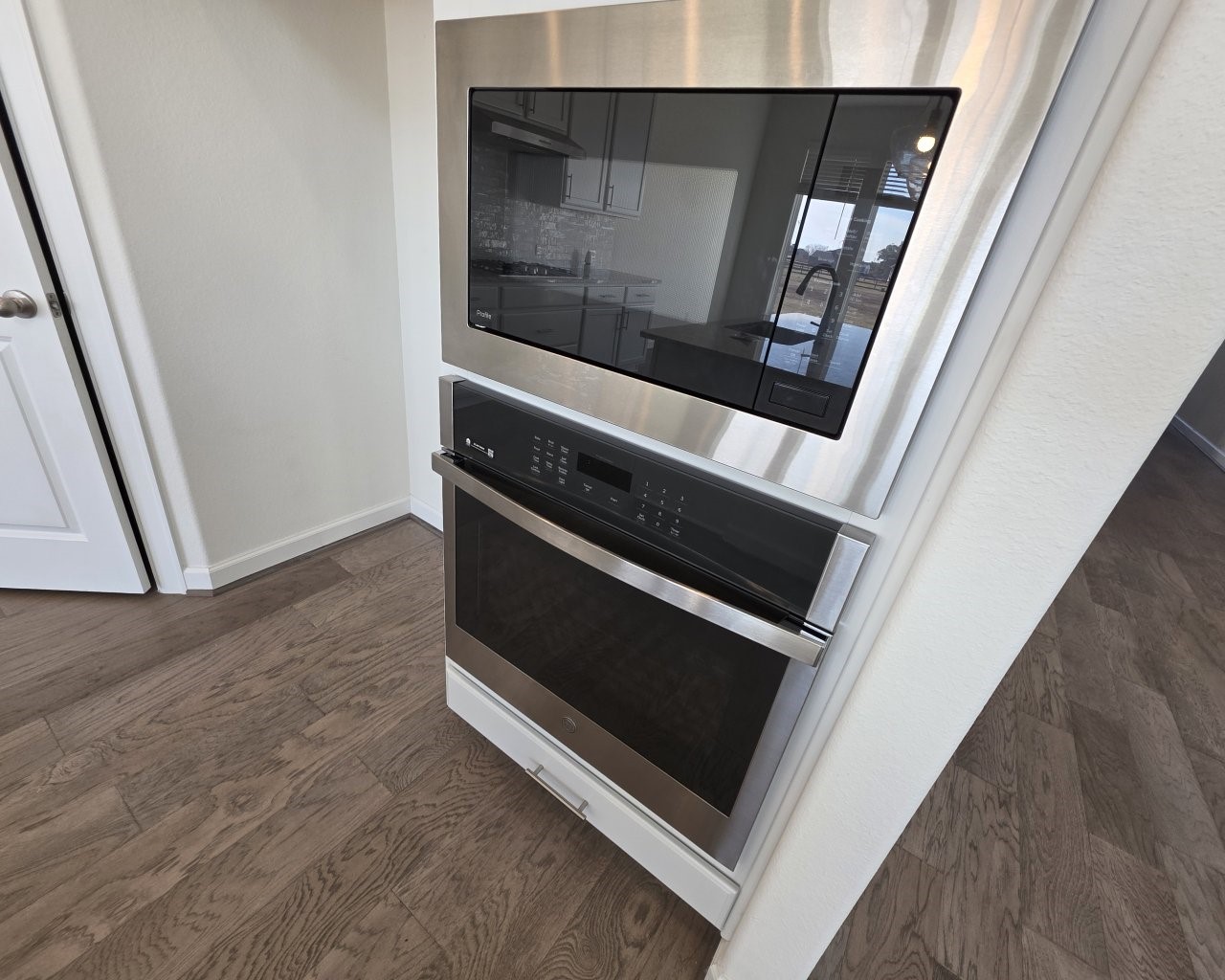 839 Lakeland Circle Rosharon, TX 77583 - Photo 6 of 30 Stainless appliances