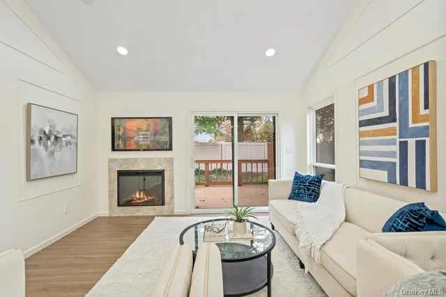 $799,990 | 1 Stanford Court, Wantagh, NY 11793