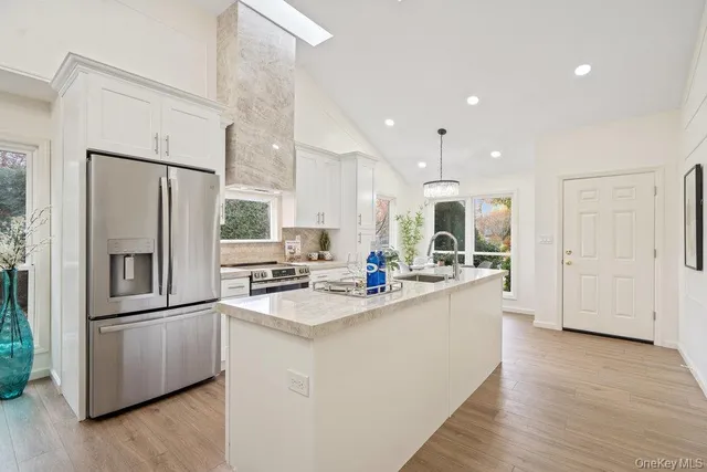 $799,990 | 1 Stanford Court, Wantagh, NY 11793