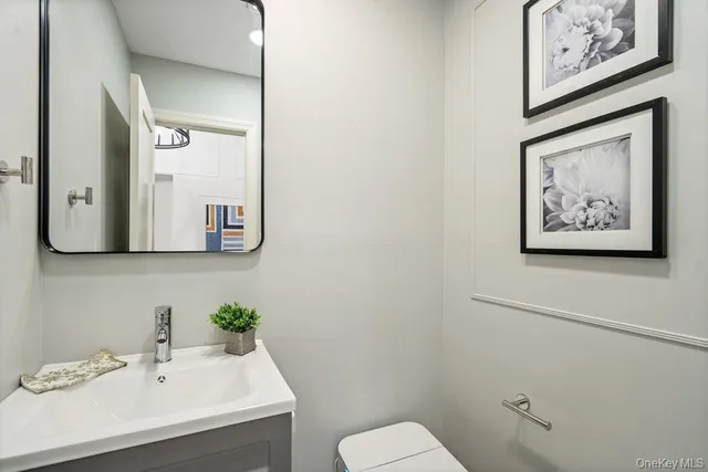 $799,990 | 1 Stanford Court, Wantagh, NY 11793