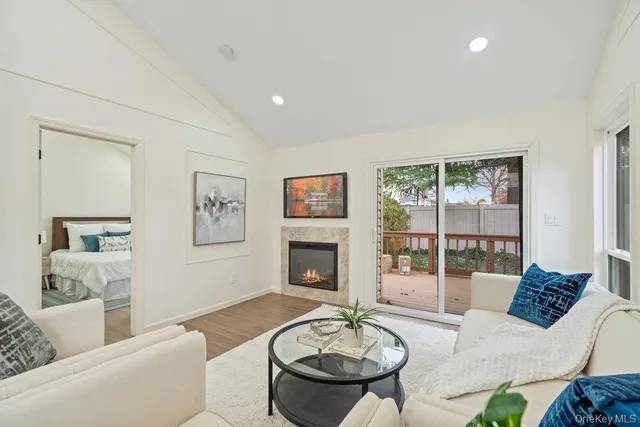 $799,990 | 1 Stanford Court, Wantagh, NY 11793