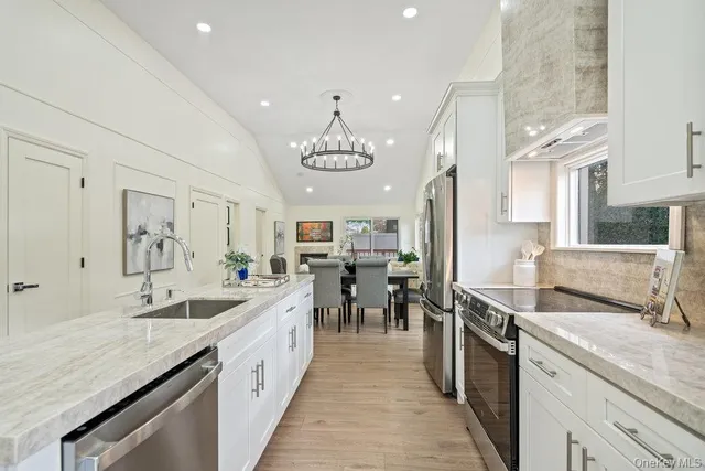 $799,990 | 1 Stanford Court, Wantagh, NY 11793