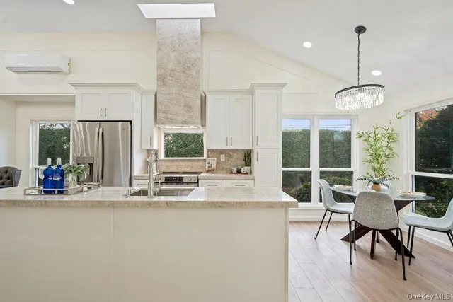 $799,990 | 1 Stanford Court, Wantagh, NY 11793