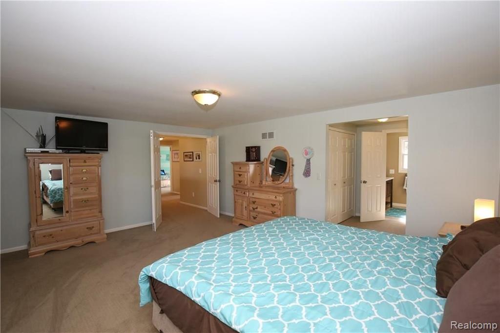 925 Bridgestone Drive Rochester Hills, MI 48309 - Photo 30 of 54