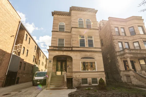 $3,195 | 3817 North Fremont Street, Unit 1R, Chicago, IL 60613