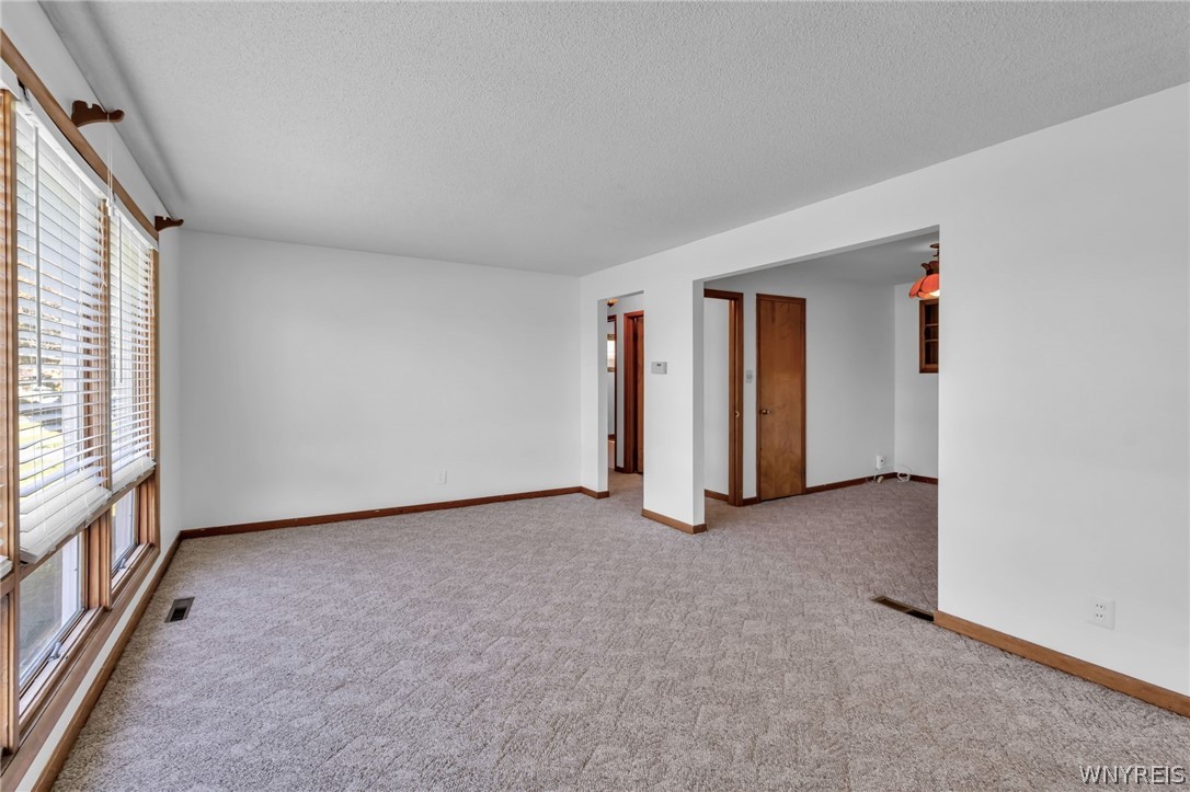 7375 St Joseph Road Niagara, NY 14304 - Photo 6 of 47