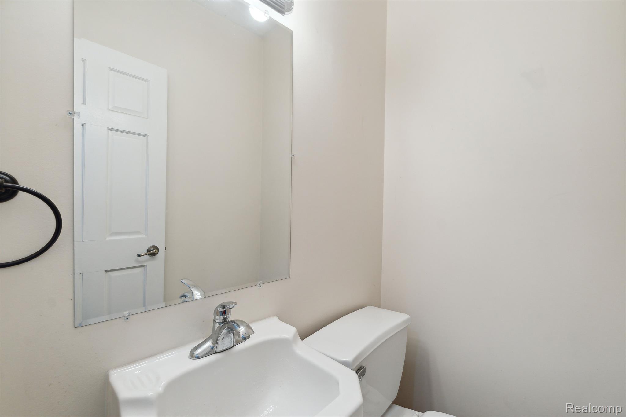2464 West Maple Avenue Flint, MI 48507 - Photo 25 of 35 Gallery Image 25