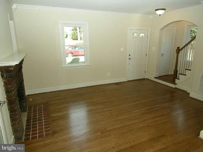 114 Hamilton Avenue Silver Spring, MD 20901 - Photo 12 of 19 Interior (General)