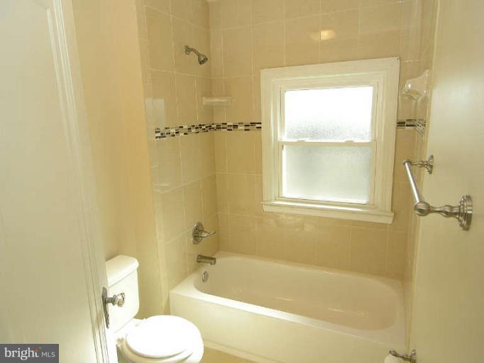 114 Hamilton Avenue Silver Spring, MD 20901 - Photo 7 of 19 Bath