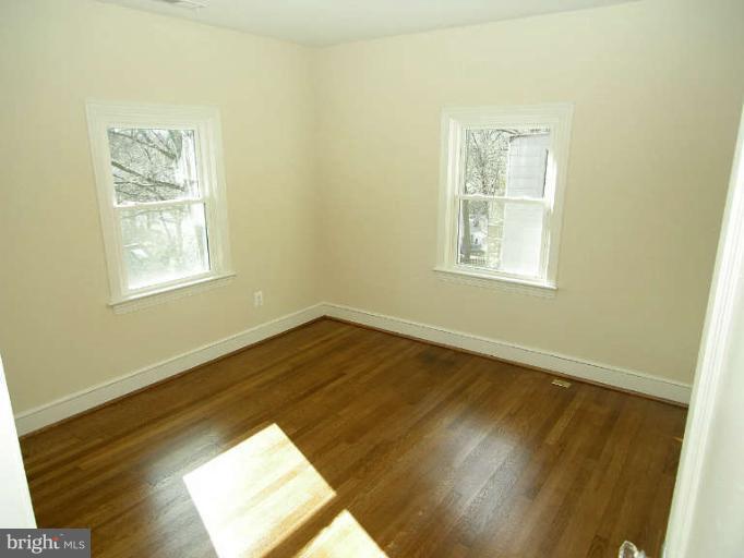 114 Hamilton Avenue Silver Spring, MD 20901 - Photo 8 of 19 Bedroom