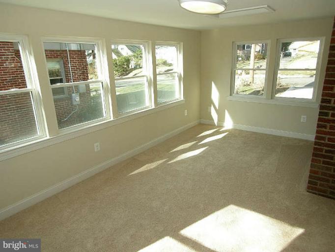 114 Hamilton Avenue Silver Spring, MD 20901 - Photo 10 of 19 Interior (General)