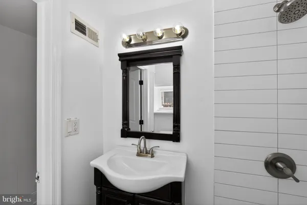 $2,299 | 2603 Almond Street, Philadelphia, PA 19125
