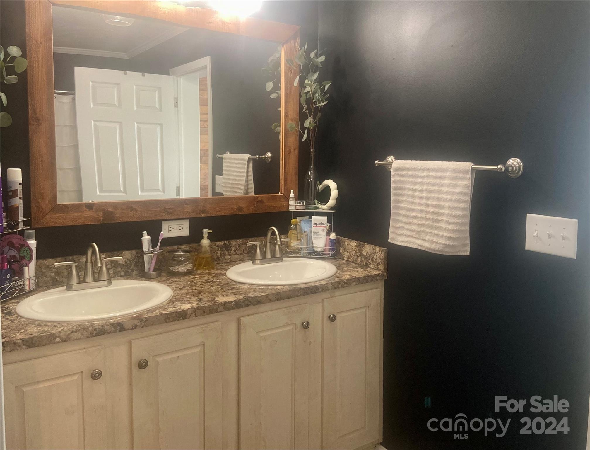 2418 Ralph L Road Hickory, NC 28602 - Photo 10 of 21 Gallery Image 10